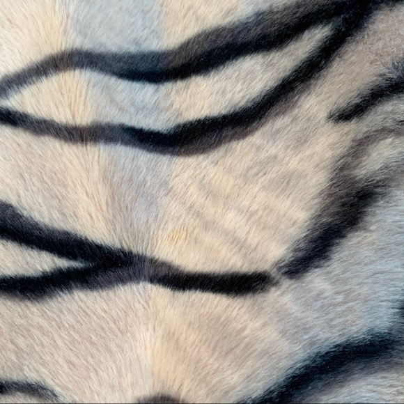 Vintage Lucent Y2K Tiger Print Stripe Fur Jacket - Picture 8 of 10